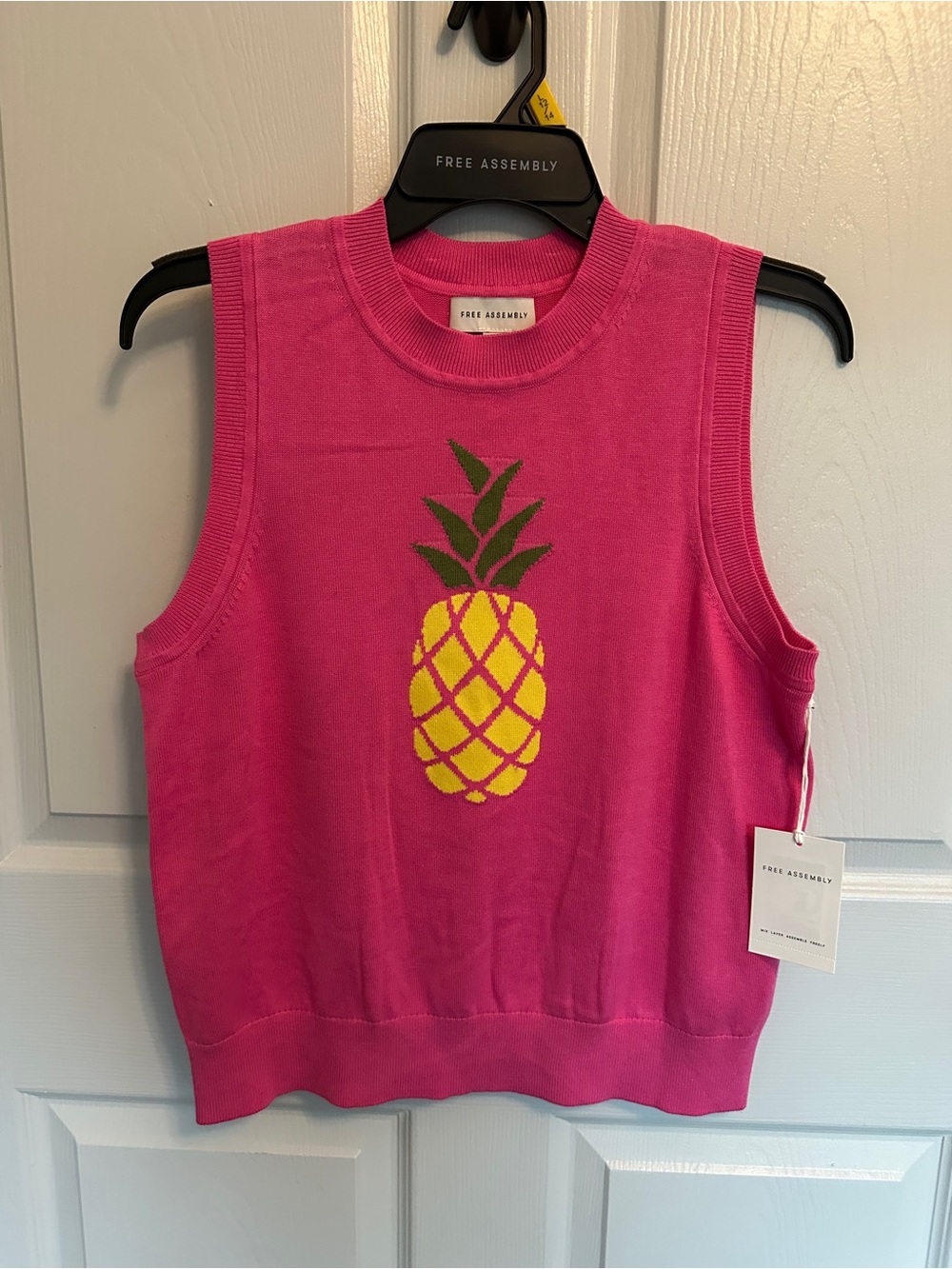 Free Assembly Women's Hot Pink Pineapple Knit Crewneck Sweater Vest